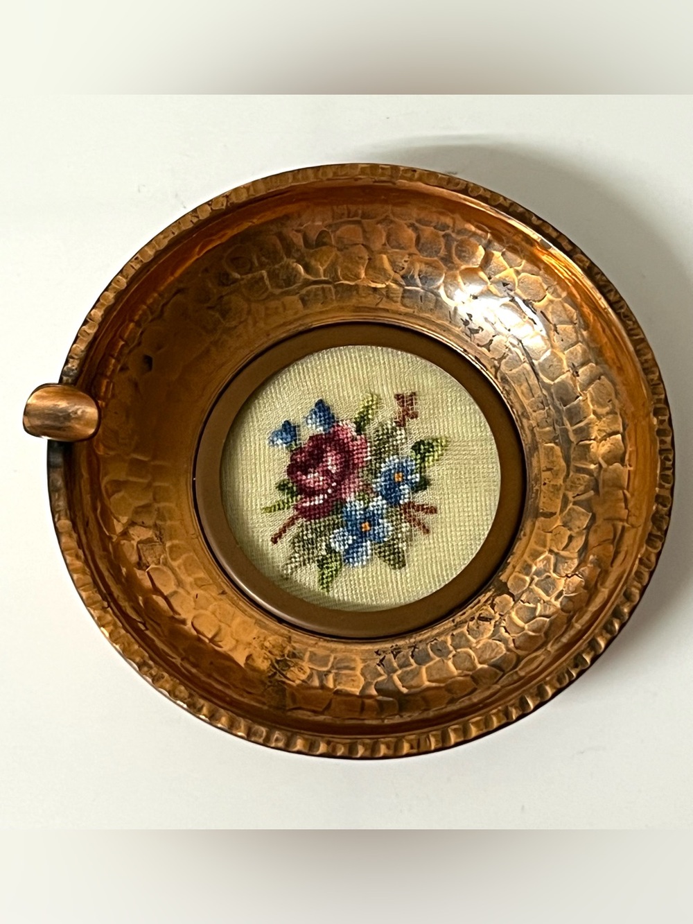 VTG Hammered Copper Rustic Ashtray Needlepoint Flowers Center Insert Trinket 4"